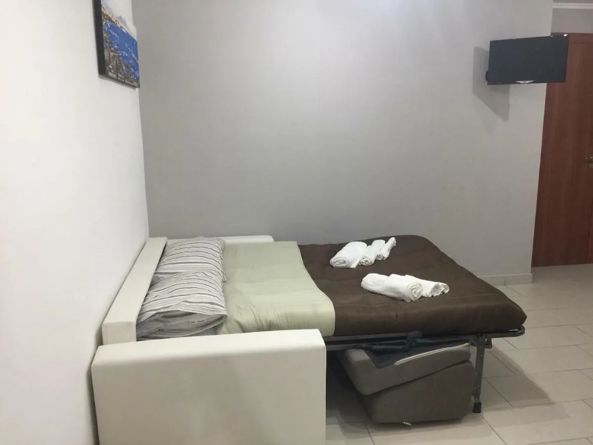 Dea House Airport Apartamento Nápoles 0*,